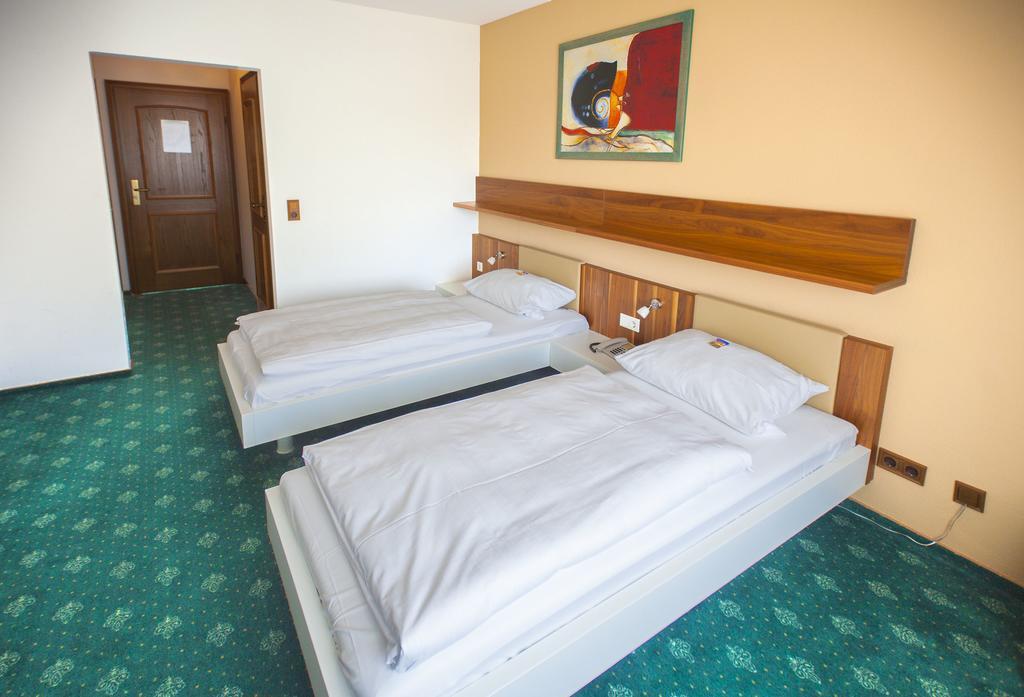 Hotel&restaurant Ernst Hotel 3*